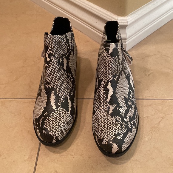 *NEW AND NEVER WORN* Snake Booties - Picture 2 of 4